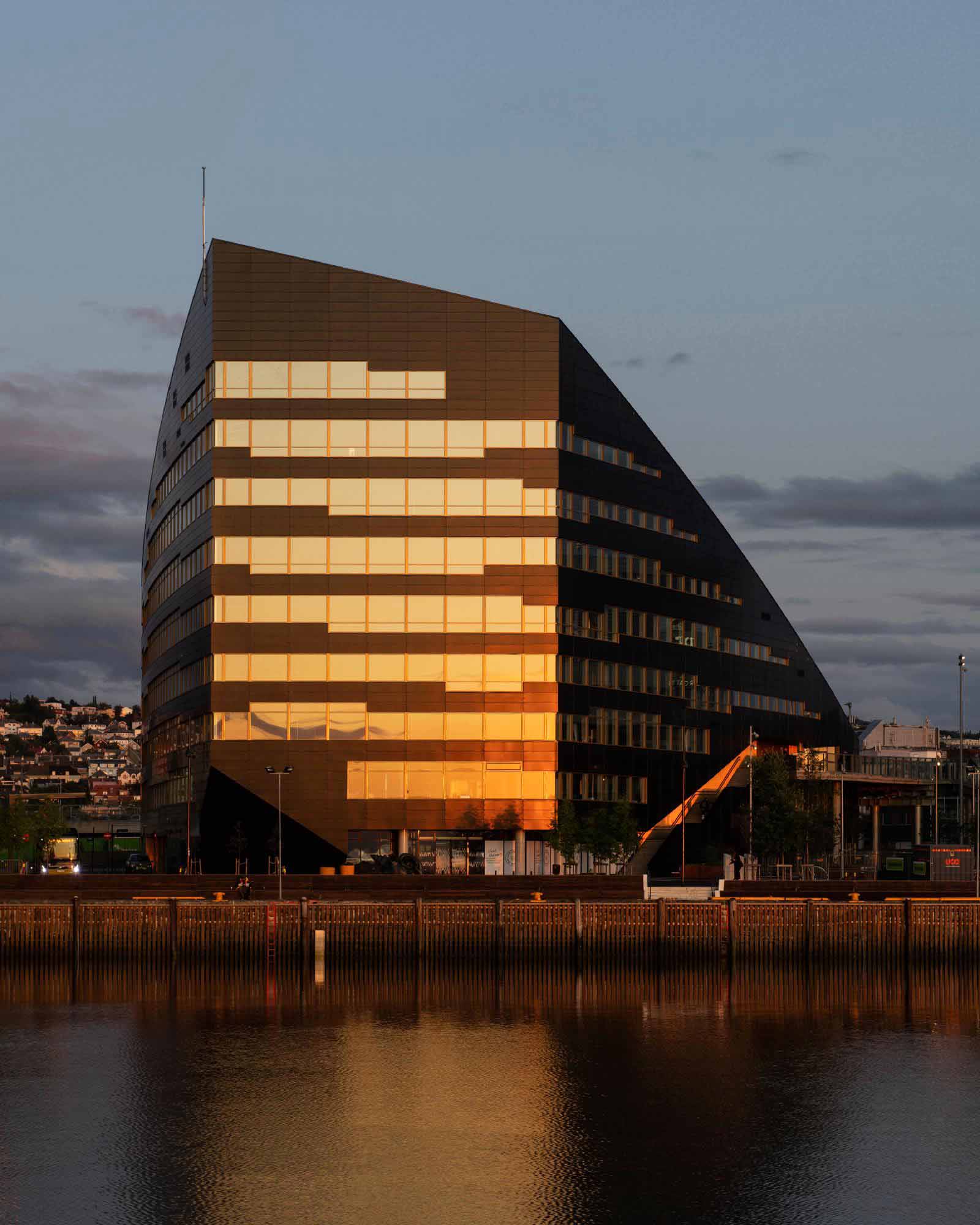 Powerhouse Brattørkaia_sustainable_building_ivar_kvaal